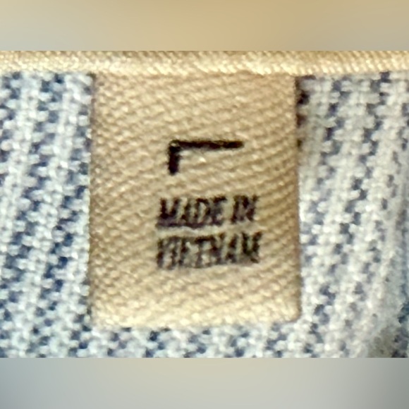 EUC Faherty Brand Button-Up Shirt Men’s Large | Heather Blue Coastal Oxford - Picture 4 of 12